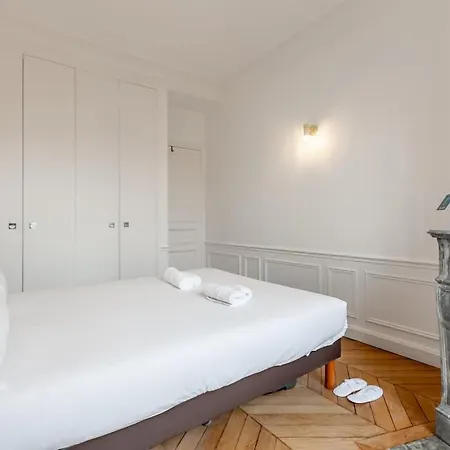 Apartment Keyz - Luxury 3 Bedrooms Near Champs Elysees