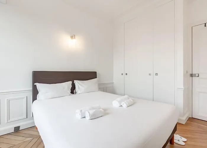 Apartment Keyz - Luxury 3 Bedrooms Near Champs Elysees