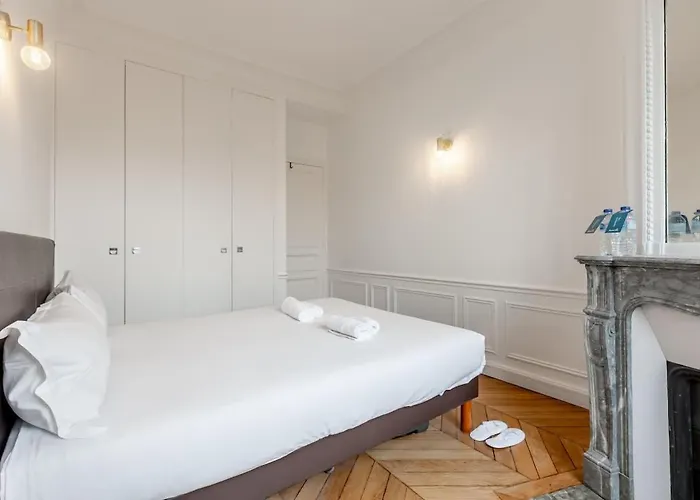 Apartment Keyz - Luxury 3 Bedrooms Near Champs Elysees