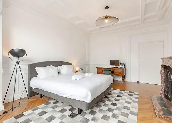 Apartment Keyz - Luxury 3 Bedrooms Near Champs Elysees *